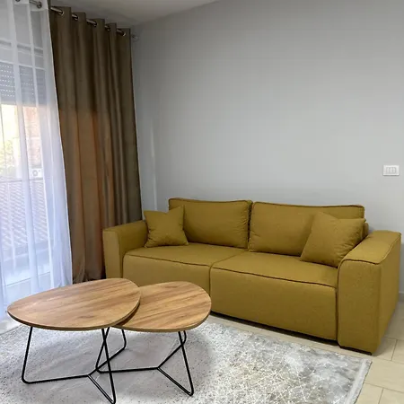 Apartment Town Square 6 *